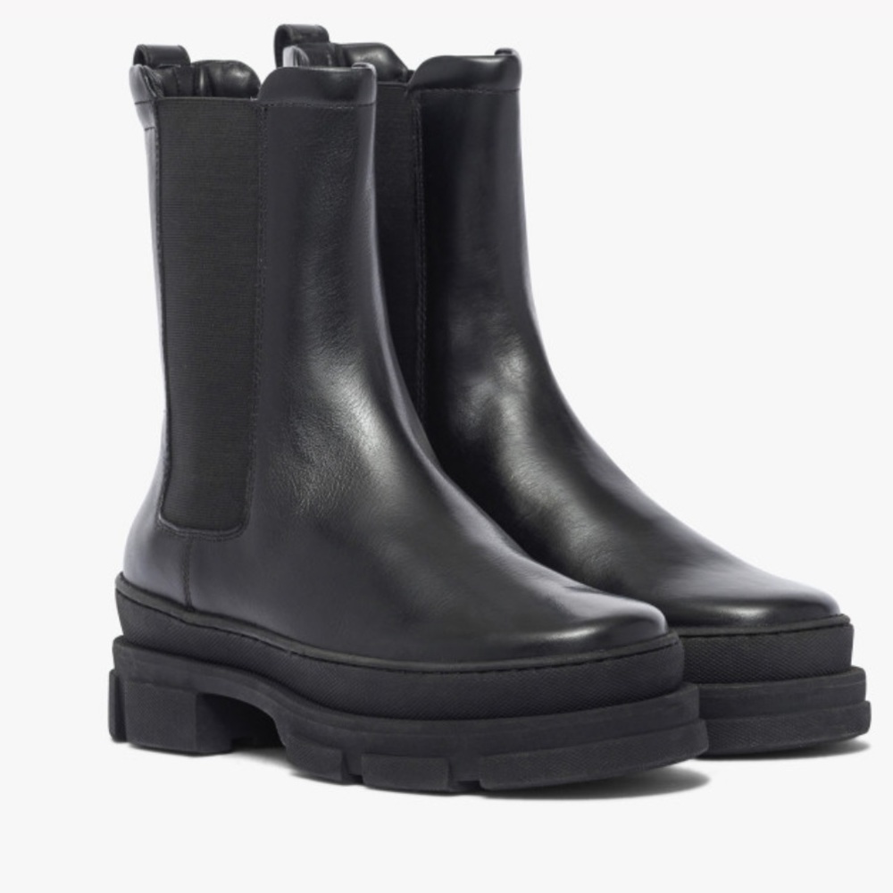 Bocage 100% leather black boots